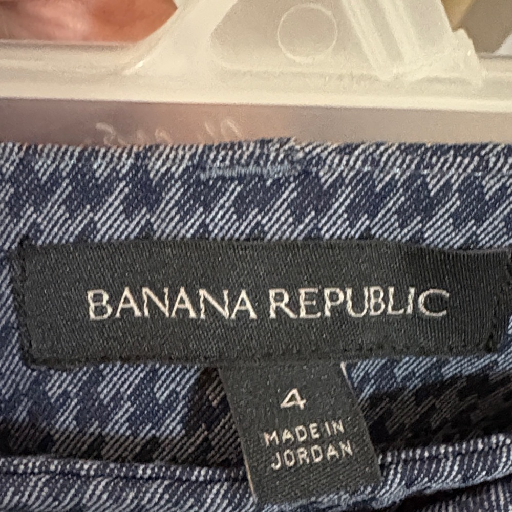 Banana Republic Blue Houndstooth Cropped Pants - Picture 2 of 7